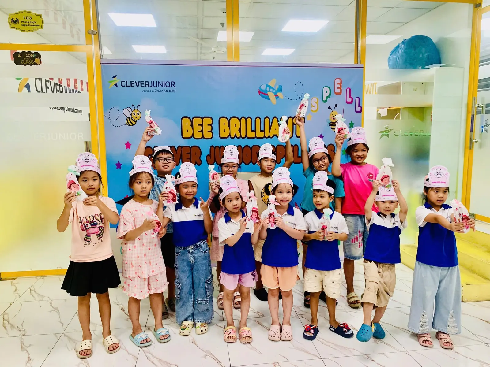 Học viên trong ngày hội đánh vần Bee Brilliant, Clever Junior Spellers